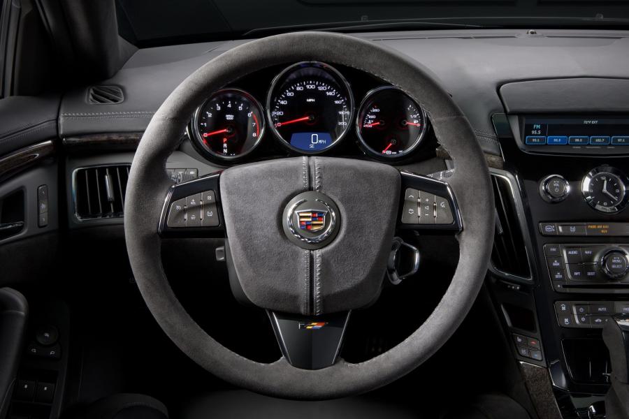  Cadillac CTS-V Sport Wagon 2011 года  (фото 5 из 73)
